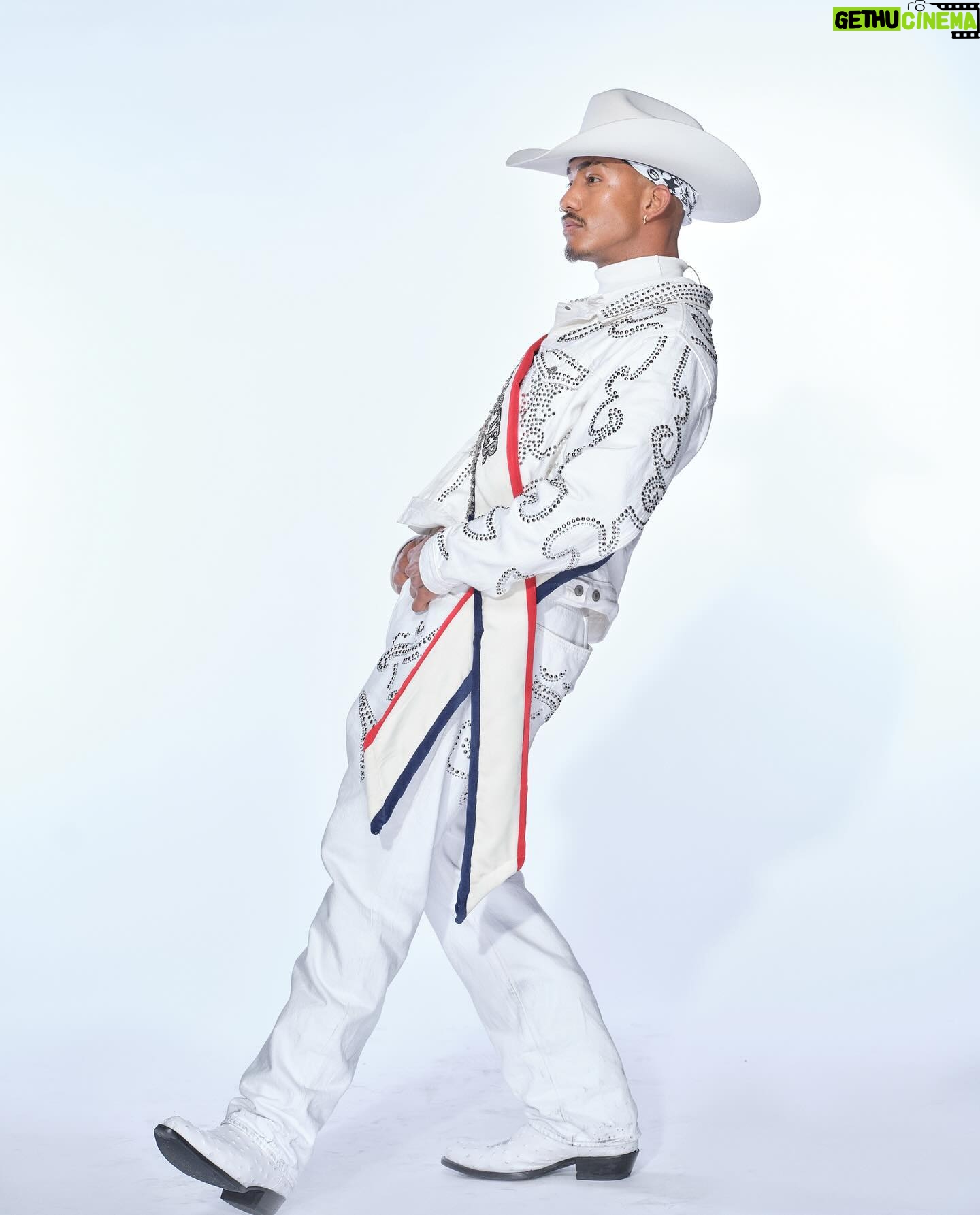 Shiona Turini - 25.7K Likes - A Cowboy Carter Christmas Part 2 ❄️ A visual love letter a reclamation of space. Thank you @harpersbazaarus @samiranasr and of course @bybiancabee for your beautiful words about our beautiful costumes. 27 million viewers and counting to witness over 400 carefully curated costumes - from cowboys to cheerleaders, dancers and drivers, the Blackbiirds to band. We did it. I’m so grateful to the team that supported me on this journey.
My wardrobe supervisor, my right hand woman who has been rocking with me since I was working out of a studio apt in NYC @melaniesw My ACD @taragrevellie who has been by my side since Renaissance. My Queen of Custom @ericaricecruz God bought us together four or five years ago in the middle of a pandemic and we haven’t left each other since. My Molly @mwpeters_ the best stylist, shopper, vintage hunter I know - What would I do without you?
My new loves, my Dancer dream team and more @mstr_of_disguise @daquyeen
Our Fashion Assistants @lauracheron.h @thatssosav @halleamanda @hollyreboff @scarletodunbar @hanna.berridge @kayaugo
Our Talented tailors #MrTimWhite @kannataniuchi @alexnavarrodesigns @alantude @pigpattypaige @cacouture we couldn’t do it without you.
@justxone @_itsalannah @ibreani @chilllllc
There are so many people who made this happen - I’m beyond grateful
To the team @parkwood @yvettenoelschure @mstinaknowles collaborating with you all is the biggest blessing there is. And of course our leader @beyonce. My Virgo. Thank you.