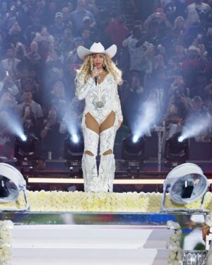 Shiona Turini Instagram - A Cowboy Carter Christmas ❄️ Forever grateful to be a part of this iconic performance, this historic moment and this incredible team.