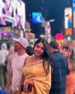 Shivani Rajashekar Instagram - #tbt Diwali at Times Square 🎇
