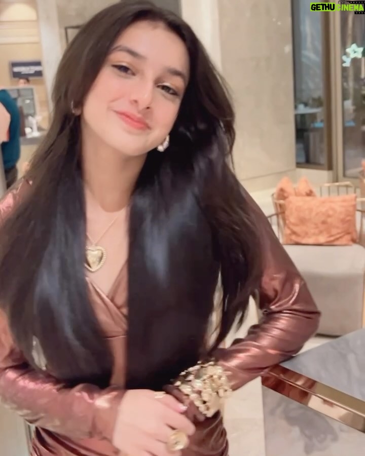 Shivika Rishi - 18.5K Likes - Holding it with love & gratitude 🏆🤎✨
Can’t thank enough 🫶🏻#firstawardof2025 #blessed
Event @juniormissindia @shobhagori #instagram #photooftheday #awardshow #juniormissindia #influencer #fyp