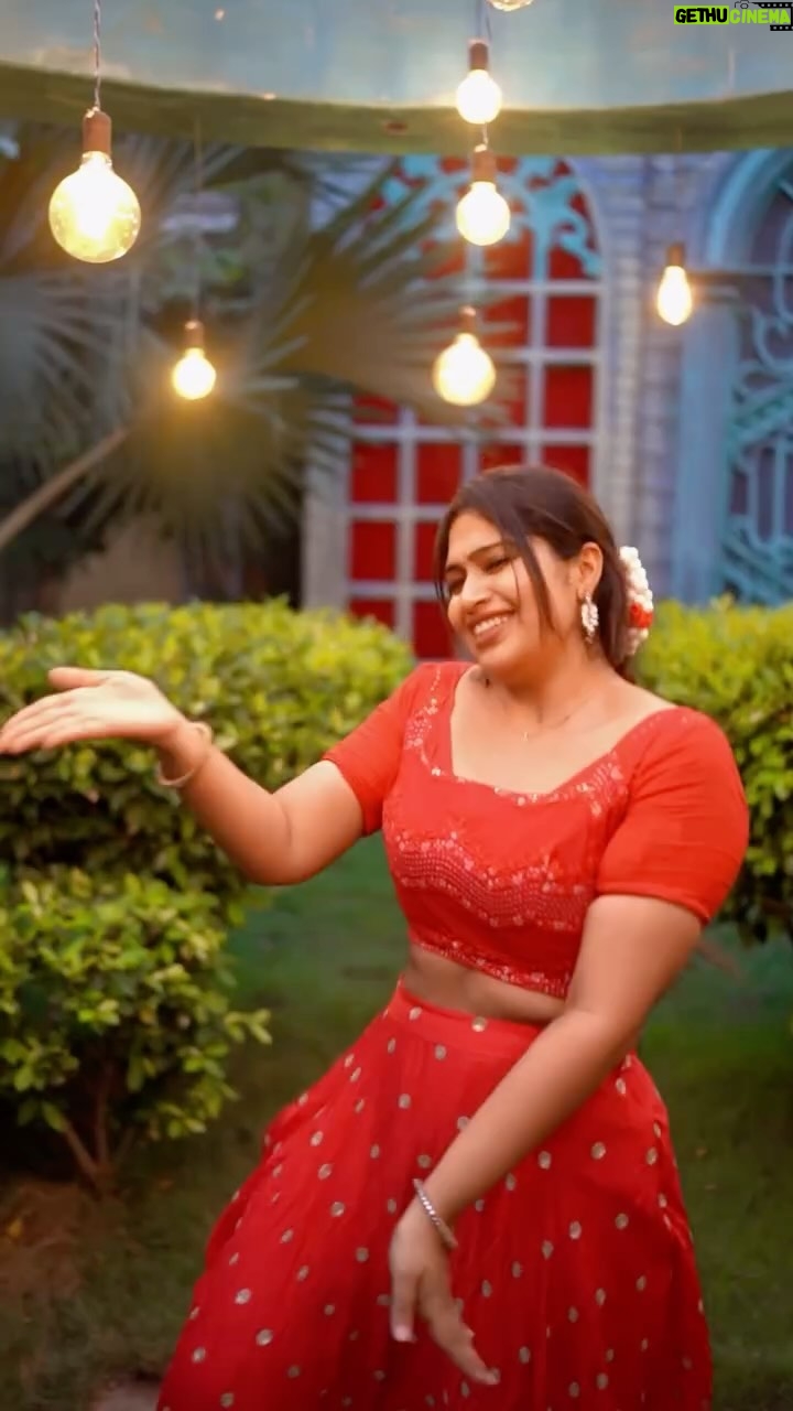 Shobanaa Uthaman - 17.4K Likes - Peelings'u ā„ļøšÆš„
Shot by š„: @jascaptures_ Anna yaaru Thalapthyš¤©āØ
Location š: @elementsoneastcoast - Beautiful locationš«¶š»
āļø : @itisshobanaa (naan dhan) š
#peeling #peelings #peelingstamil #pushpa #pushpa2 #peelingstelugu #pushpa2therule #rashmikamandanna #alluarjun #viral #viralreels
.
.
.
.
.
.
#Reel#tamil#tamilreels#tamilsong#reeltoreel#reelvideo#reelsinstagram#reelsindia#reels#reel#reelslife#reelitfeelit#reellife#kollywood#instagood#TamilPonnu#trending#vijaytv#vijaytelevision