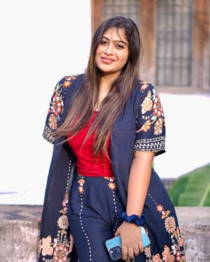 Shobanaa Uthaman Instagram - To love , survive and smile are the hardest but most beautiful things to  do ✨