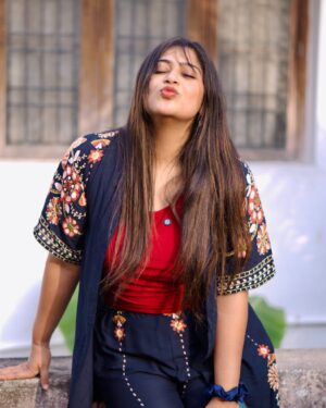 Shobanaa Uthaman Instagram - To love , survive and smile are the hardest but most beautiful things to  do ✨