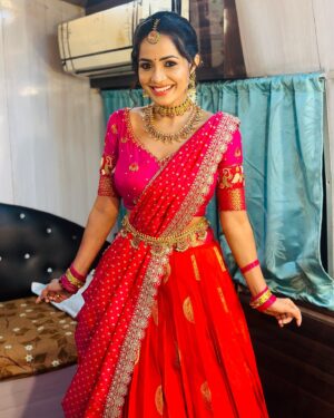 Shobha Shetty Instagram - Shankranthi special event cmng soon on zee Telugu.!!!
Traditional wala love.!
.
.
.
Beautiful outfit @viha.alankar 
Hairstyle @life__makeovers_ 
Makeup @durga_makeuparist 
Jewellery @emmadisilverjewellery 
.
.
.
#shobhashetty#shobhashettyyoutubechannel
