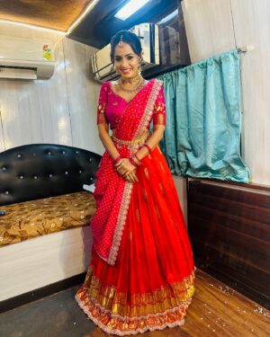 Shobha Shetty Instagram - Shankranthi special event cmng soon on zee Telugu.!!!
Traditional wala love.!
.
.
.
Beautiful outfit @viha.alankar 
Hairstyle @life__makeovers_ 
Makeup @durga_makeuparist 
Jewellery @emmadisilverjewellery 
.
.
.
#shobhashetty#shobhashettyyoutubechannel