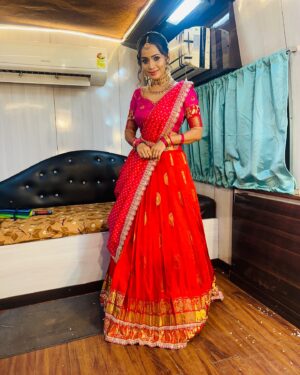 Shobha Shetty Instagram - Shankranthi special event cmng soon on zee Telugu.!!!
Traditional wala love.!
.
.
.
Beautiful outfit @viha.alankar 
Hairstyle @life__makeovers_ 
Makeup @durga_makeuparist 
Jewellery @emmadisilverjewellery 
.
.
.
#shobhashetty#shobhashettyyoutubechannel