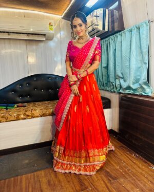 Shobha Shetty Instagram - Shankranthi special event cmng soon on zee Telugu.!!!
Traditional wala love.!
.
.
.
Beautiful outfit @viha.alankar 
Hairstyle @life__makeovers_ 
Makeup @durga_makeuparist 
Jewellery @emmadisilverjewellery 
.
.
.
#shobhashetty#shobhashettyyoutubechannel