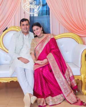 Shraddha Arya Instagram - तेरे नाम से जुड़े है सारे नाते ❤️🧿

#GodhBharai 

Saree: @jarierabanaras PR: @sonyashaikh 
Blouse: @byladypink 
Jewelry: @khuranajewelleryhouse @nehaadhvikmahajan 
Kurta: @neerusindia @nehaadhvikmahajan 
Photography : @theglamweddingofficial