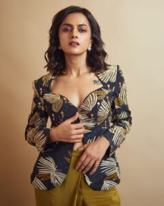 Actress Shraddha Srinath HD Photos and Wallpapers November 2024