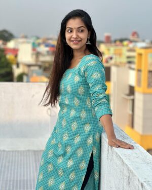 Shravnitha Srikanth Instagram - Beautiful kurthis from @taashitrendz 
Pc @jahnu_2204 

#outfit #collab #paid #paidcollaboration #collaboration #post #selfcare #selflove #love #picture #pictureoftheday #picoftheday #nature #photography #potraitphotography