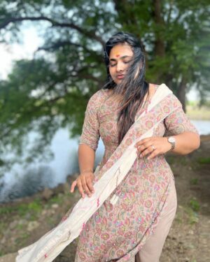 Shruthi Selvam Instagram - Hello 2025!!! ♥️ #shruthiselvam 

#2025 #newyear