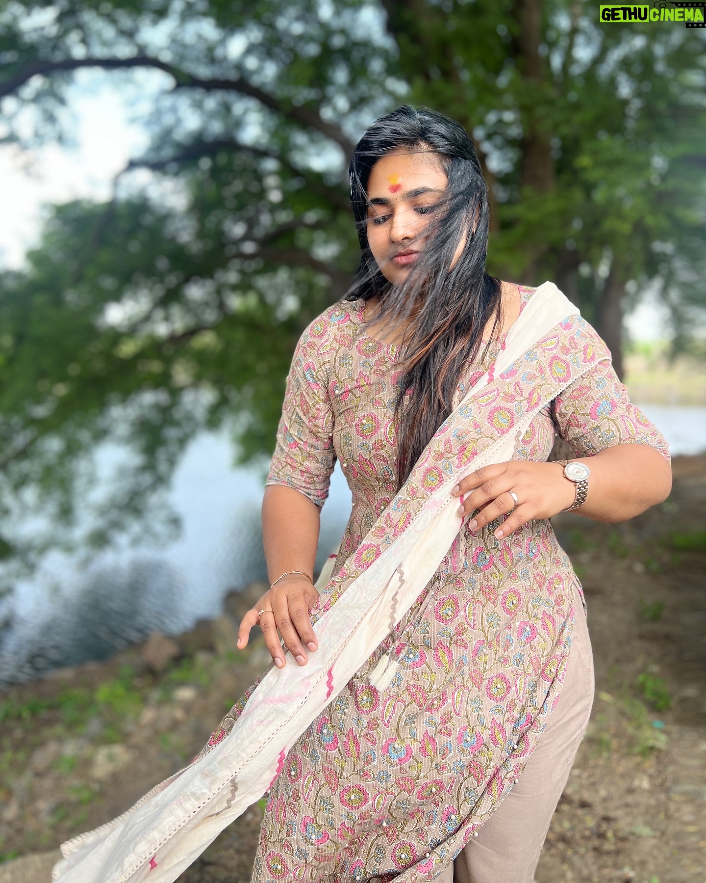 Shruthi Selvam - 12.1K Likes - Hello 2025!!! ♥️ #shruthiselvam
#2025 #newyear