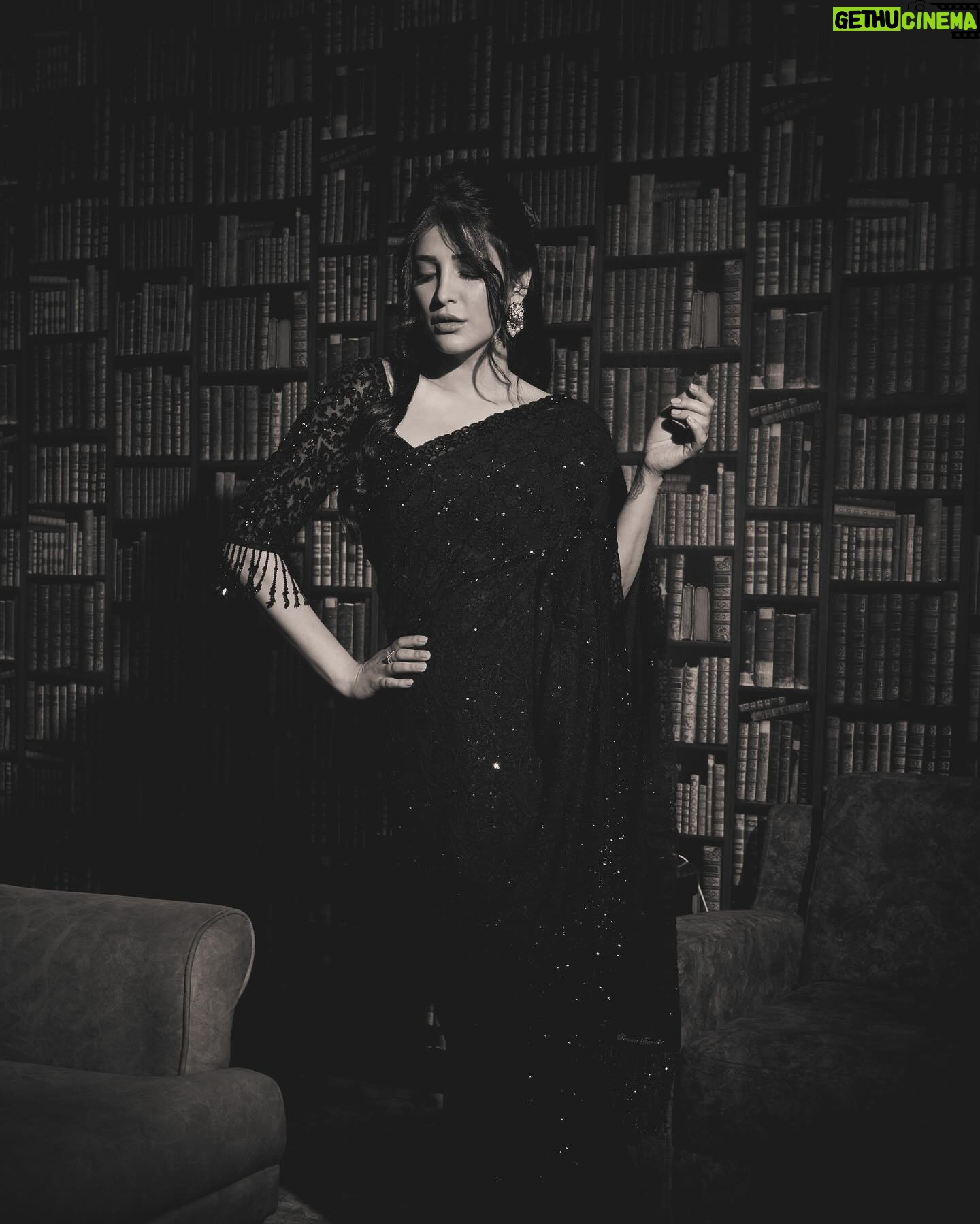 Shruti Haasan - 885.4K Likes - No regrets .. ever 🧿 played a little dress up to receive my award from @avalvikatan Thankyou so much for the honour 🙏 it was so inspiring and humbling to be in the company of strong ambitious and truly special women ✨
.
.
.
.
.
.
Styling:@Openhousestudio.in
Styleteam:@stylewithmohana @sxdhksh @dheetchi.designs
Photography:@arungnanavel
Outifit:@sawangandhiofficial
Blouse:@mokshaa_chennai
Jewellery: @kalamandirjewellers
Hair:@puii_c_ammy
Makeup:@prakatwork 