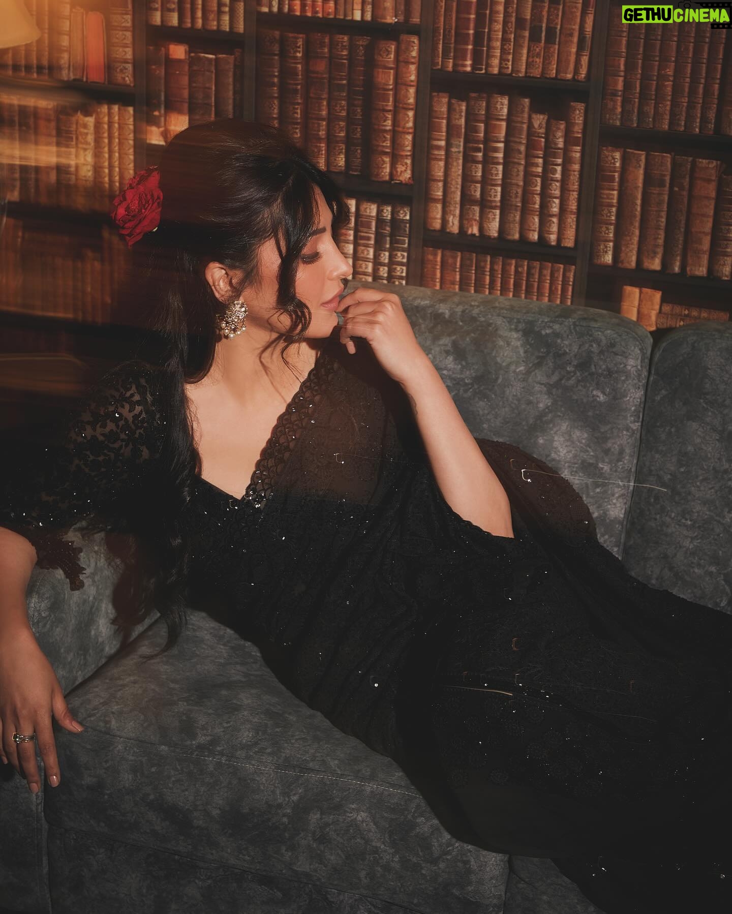 Shruti Haasan - 885.4K Likes - No regrets .. ever 🧿 played a little dress up to receive my award from @avalvikatan Thankyou so much for the honour 🙏 it was so inspiring and humbling to be in the company of strong ambitious and truly special women ✨
.
.
.
.
.
.
Styling:@Openhousestudio.in
Styleteam:@stylewithmohana @sxdhksh @dheetchi.designs
Photography:@arungnanavel
Outifit:@sawangandhiofficial
Blouse:@mokshaa_chennai
Jewellery: @kalamandirjewellers
Hair:@puii_c_ammy
Makeup:@prakatwork 