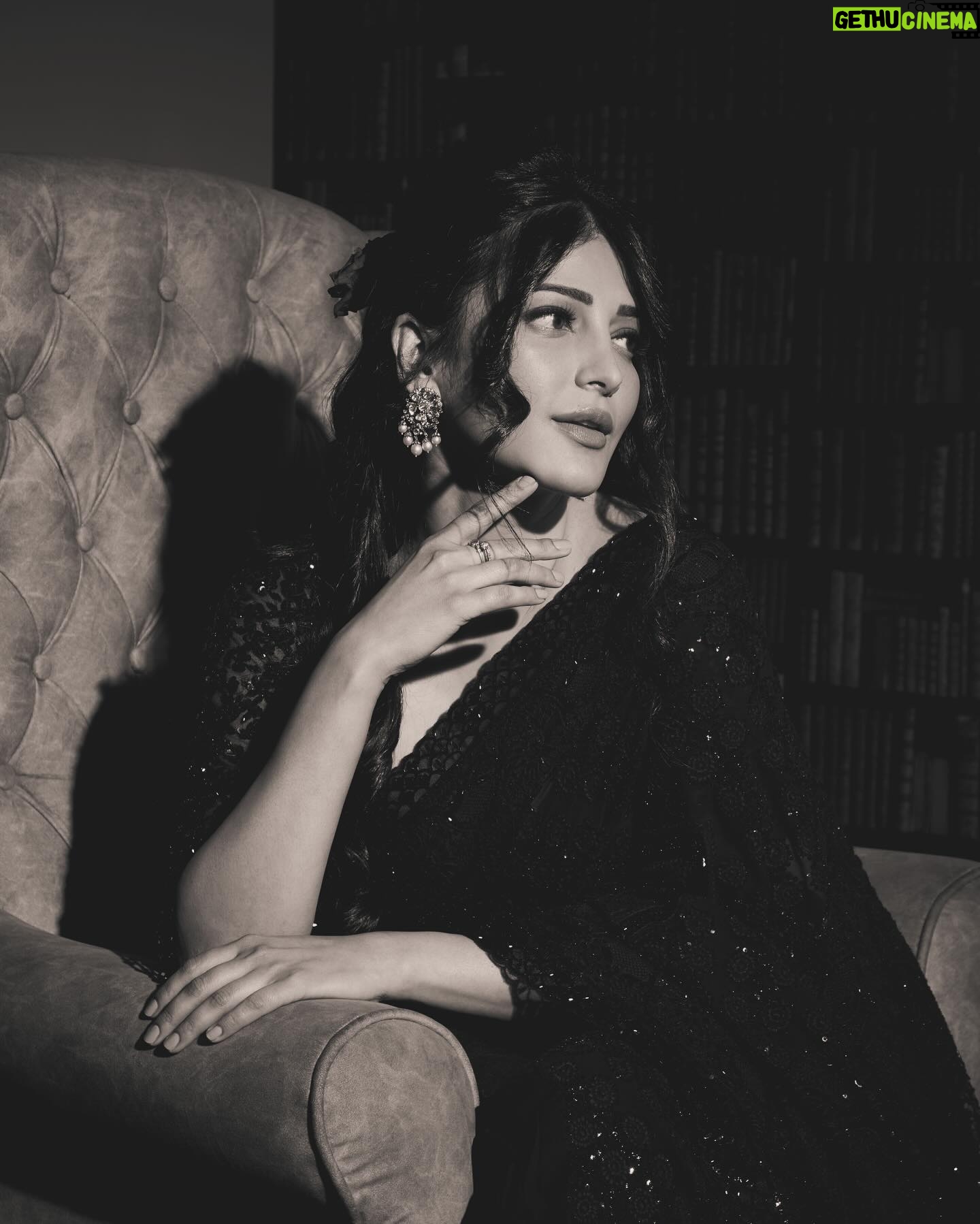 Shruti Haasan - 885.4K Likes - No regrets .. ever 🧿 played a little dress up to receive my award from @avalvikatan Thankyou so much for the honour 🙏 it was so inspiring and humbling to be in the company of strong ambitious and truly special women ✨
.
.
.
.
.
.
Styling:@Openhousestudio.in
Styleteam:@stylewithmohana @sxdhksh @dheetchi.designs
Photography:@arungnanavel
Outifit:@sawangandhiofficial
Blouse:@mokshaa_chennai
Jewellery: @kalamandirjewellers
Hair:@puii_c_ammy
Makeup:@prakatwork 