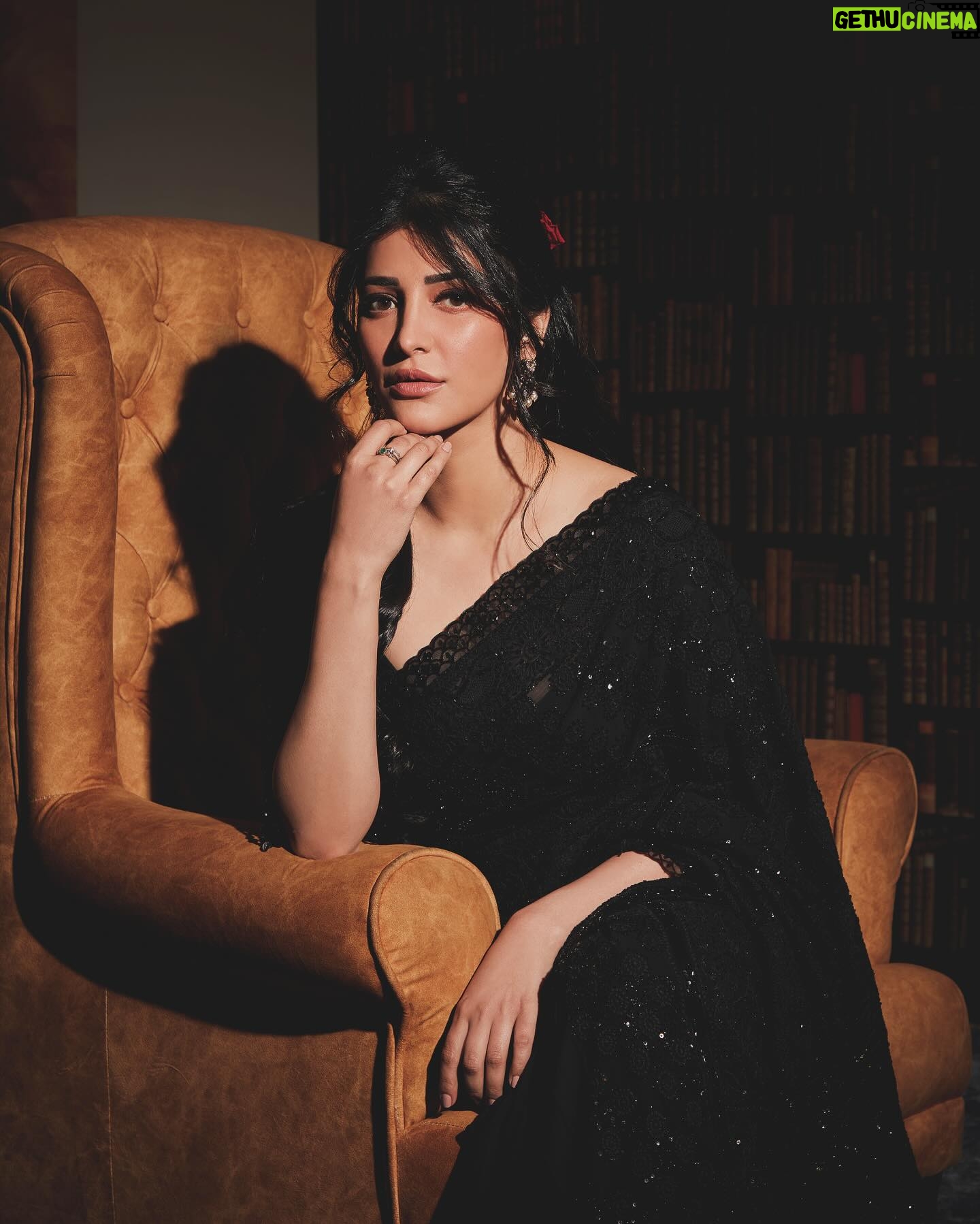 Shruti Haasan - 885.4K Likes - No regrets .. ever 🧿 played a little dress up to receive my award from @avalvikatan Thankyou so much for the honour 🙏 it was so inspiring and humbling to be in the company of strong ambitious and truly special women ✨
.
.
.
.
.
.
Styling:@Openhousestudio.in
Styleteam:@stylewithmohana @sxdhksh @dheetchi.designs
Photography:@arungnanavel
Outifit:@sawangandhiofficial
Blouse:@mokshaa_chennai
Jewellery: @kalamandirjewellers
Hair:@puii_c_ammy
Makeup:@prakatwork 