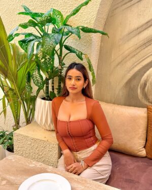 Shubhna Agarwal Instagram - RSVP to brunch date!
.
.

#LabelRSVP #NykaaFashion #PinkFriday #sale