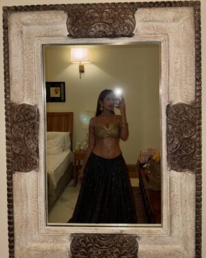 Shubhna Agarwal Instagram - 🪕🪞🦚