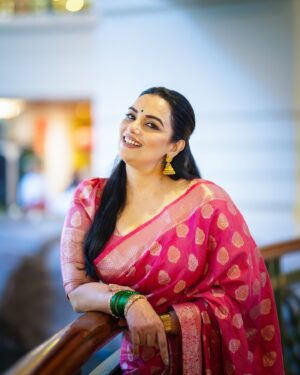 Shweta Menon Instagram - Camera : @sarath_photoartist 
Stylist : @tharunya_vk 
MUA : @amal_ajithkumar
Wardrobe: @andloo_sarees 
Accessoires: @crafteria_divyas
