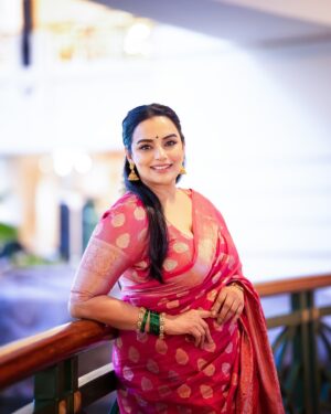Shweta Menon Instagram - Camera : @sarath_photoartist 
Stylist : @tharunya_vk 
MUA : @amal_ajithkumar
Wardrobe: @andloo_sarees 
Accessoires: @crafteria_divyas