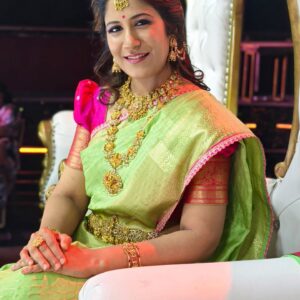 Shweta Mohan Instagram - All decked up for Theme round in #zeesaregamapalilchamps ... Must say, enjoyed getting dressed as a princess 🥰

Shot by - @storiesbysidhu
Costume - @prabuselvaraj_ , @shalafashions
Makeup - Annie @peethumull
Hair - @venki_hairstylist