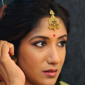 Shweta Mohan Instagram - All decked up for Theme round in #zeesaregamapalilchamps ... Must say, enjoyed getting dressed as a princess 🥰

Shot by - @storiesbysidhu
Costume - @prabuselvaraj_ , @shalafashions
Makeup - Annie @peethumull
Hair - @venki_hairstylist
