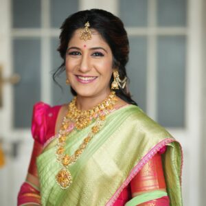 Shweta Mohan Instagram - All decked up for Theme round in #zeesaregamapalilchamps ... Must say, enjoyed getting dressed as a princess 🥰

Shot by - @storiesbysidhu
Costume - @prabuselvaraj_ , @shalafashions
Makeup - Annie @peethumull
Hair - @venki_hairstylist