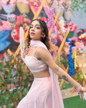 Simran Budharup Instagram - Dreaming Of Love And Flowers 🌹🌸

#Lehenga #flower #cute #pink #favourite #happy happyvibes #trending #indianoutfit #follow #explore