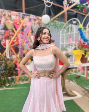 Simran Budharup Instagram - Dreaming Of Love And Flowers 🌹🌸

#Lehenga #flower #cute #pink #favourite #happy happyvibes #trending #indianoutfit #follow #explore