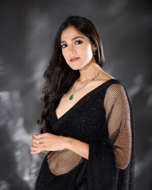 Simran Choudhary Instagram - From the shy child, once silenced by stage fright, to taking the stage as an award show host. This will forever be a core memory. 
Thank you, SIIMA. 
.
.
.
Photographs - @pranav.foto 
Styling - @vinnu_baby9 
Outfit - @mysoresareeudyog & @neerusindia 
Jewellery - @the_jewel_gallery 
HMU - @shumaila_and_makeup & @spotless.vanity