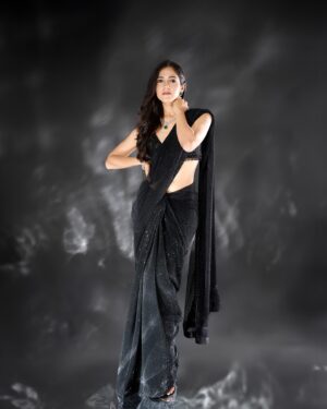 Simran Choudhary Instagram - From the shy child, once silenced by stage fright, to taking the stage as an award show host. This will forever be a core memory. 
Thank you, SIIMA. 
.
.
.
Photographs - @pranav.foto 
Styling - @vinnu_baby9 
Outfit - @mysoresareeudyog & @neerusindia 
Jewellery - @the_jewel_gallery 
HMU - @shumaila_and_makeup & @spotless.vanity