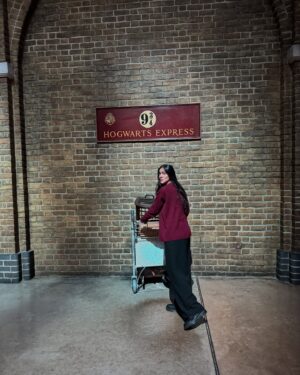 Simran Choudhary Instagram - I solemnly swear my heart belongs at Hogwarts 🪄🤍
.
.
.
#homecoming #mischiefmanaged #PotterHead #hogwarts #wizard #gryffindor #wizardingworld #notamuggle #harrypotter