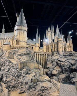 Simran Choudhary Instagram - I solemnly swear my heart belongs at Hogwarts 🪄🤍
.
.
.
#homecoming #mischiefmanaged #PotterHead #hogwarts #wizard #gryffindor #wizardingworld #notamuggle #harrypotter