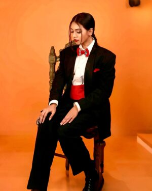 Simran Khan Instagram - A tuxedo can’t make you powerful, but a powerful mind can make any tuxedo shine✨🧿

✨: @__magician_2.0 

#tuxedo #womenfashion #styleinspiration #stylefashion #formalwear #suits #ties #fashionforward #fashiongram #instagood #newpost #postoftheday #simrankhan