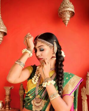 Simran Khan Instagram - Honoring heritage, One saree at a time🤭🧿

#southindianstyle 
@__magician_2.0 

#southindianjewellery #southindianbride #culture #traditional #grace #indian #look #instagram #instagood #postoftheday #simrankhan