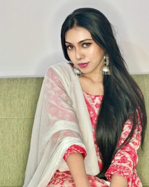 Simran Khan Instagram - 𝓐𝒃a𝒅𝒊𝒚𝒆𝒕 💫

.
.
.
.
.
.
#elegance #ethnic #ethnicwear #picoftheday #perfect #timeless #traditional #explore #igers #simrankhan