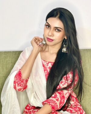 Simran Khan Instagram - 𝓐𝒃a𝒅𝒊𝒚𝒆𝒕 💫

.
.
.
.
.
.
#elegance #ethnic #ethnicwear #picoftheday #perfect #timeless #traditional #explore #igers #simrankhan
