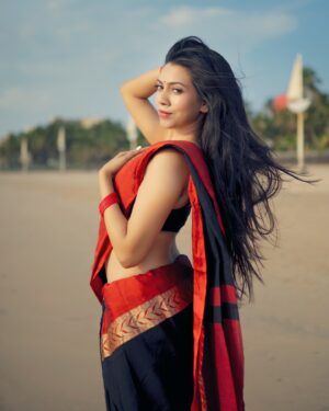 Simran Khan Instagram - She's the Miracle ✨🌹

.
.
📸 : @sudopicia 
Concept : @sudopicia 

.
.
.
.
#blackandred #saree #concept #indian #photooftheday #photoshoot #photography #beach #beachvibes #breezy #sunsetphotography #instafashion #fashiongram #sareelove #actress #simrankhan