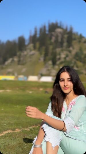 Simrat Kaur Instagram - Pahado wali duniya♥️🥹