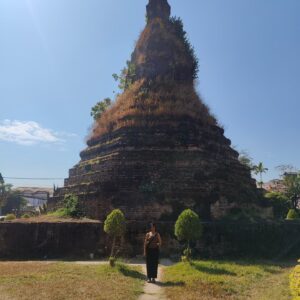 Siri Ravikumar Instagram - Have been off everything lately because i was lost in Laos! What a beautiful country! Sharing some glimpses from the trip! ❤️ Part 1
