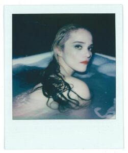 Actress Sky Ferreira HD Photos and Wallpapers December 2024