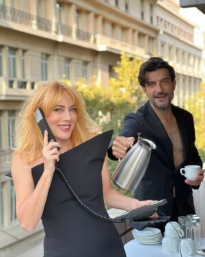 Smaragda Karydi Instagram - Με το Νίκο.
Όσο ενδιαφέρον είναι το μπροστά απ την κάμερα άλλο τόσο είναι και το πίσω. Οσο ωραίο το αποτέλεσμα άλλο τόσο και η διαδικασία. Πάντα χαίρομαι να συναντιόμαστε και πάντα είναι σαν να μη πέρασε μια μέρα 
#backstage @okmag.gr 
@nikos_kouris_official @iq160greece