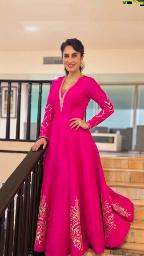 Smita Gondkar - 3.8K Likes - After the success of this event, i have started enjoying Sangeet functions.. The brides father was very worried about his Sangeet function as he had the most shy and reserved audience. And was wanting everyone to be happy and entertained. I was there as a guest but decided to take charge and voila this reserved audience landed up dancing and had a blast🤩✨..
.
.
.
#smitagondkar #smittens #wedding #weddingseason #outfit #ootd #explorepage