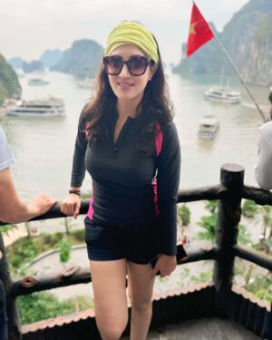 Smita Gondkar Instagram - Courage is not having the strength to go on; it's going on when you don't have the strength.😌🙌🏻
.
.
.
#smitagondkar #smittens #traveling #HalongBay #travel #Vietnam #CloudyDay #TravelDiaries #VietnamAdventures #trending #explorepage