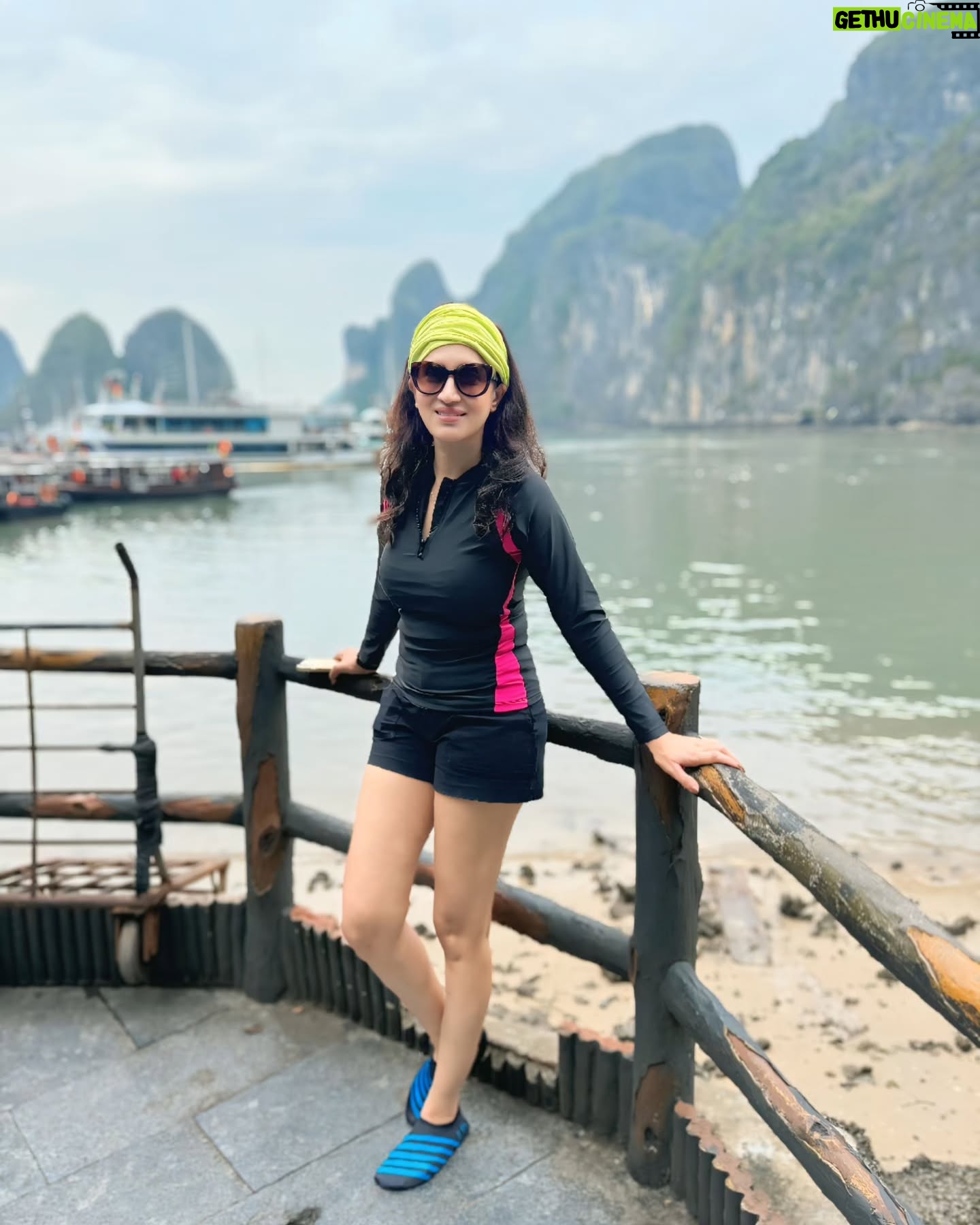 Smita Gondkar - 7.9K Likes - Courage is not having the strength to go on; it's going on when you don't have the strength.ššš»
.
.
.
#smitagondkar #smittens #traveling #HalongBay #travel #Vietnam #CloudyDay #TravelDiaries #VietnamAdventures #trending #explorepage