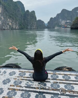 Smita Gondkar Instagram - Courage is not having the strength to go on; it's going on when you don't have the strength.😌🙌🏻
.
.
.
#smitagondkar #smittens #traveling #HalongBay #travel #Vietnam #CloudyDay #TravelDiaries #VietnamAdventures #trending #explorepage