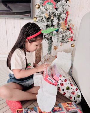 Smriti Khanna Instagram - Christmas with my little elves.
Sometimes we have to smile through the tears on a low day, because their joy is the light even in the darkest moments ✨
