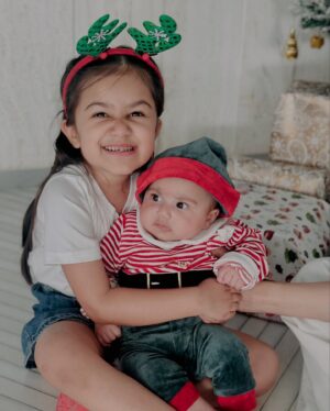 Smriti Khanna Instagram - Christmas with my little elves.
Sometimes we have to smile through the tears on a low day, because their joy is the light even in the darkest moments ✨