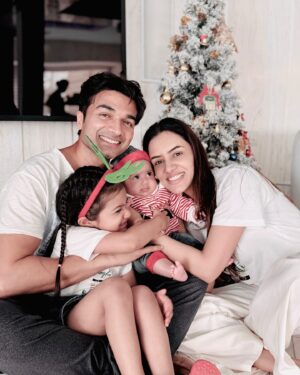 Smriti Khanna Instagram - Christmas with my little elves.
Sometimes we have to smile through the tears on a low day, because their joy is the light even in the darkest moments ✨