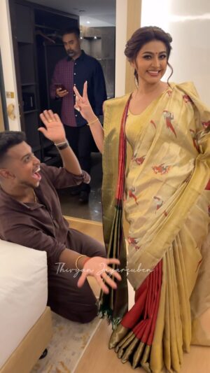 Sneha Instagram - Dreams do come true 🧿 Introducing The Sneha Drape #snehadrape #snehaprasanna #snehalayaasilks @realactress_sneha @vyshalisundaram_makeupandhair